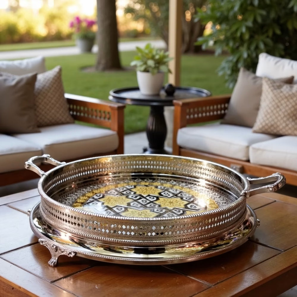Plateau artisanal marocain en métal gravé